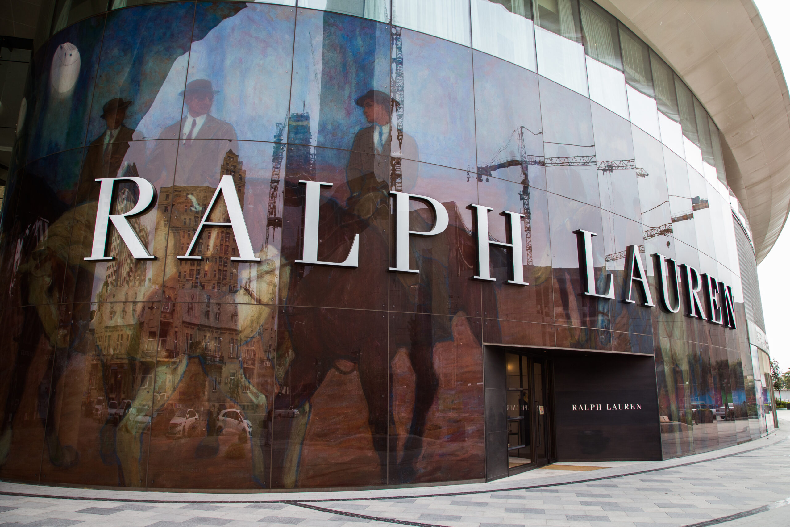 Ralph Lauren sees growth slow as US sales fall