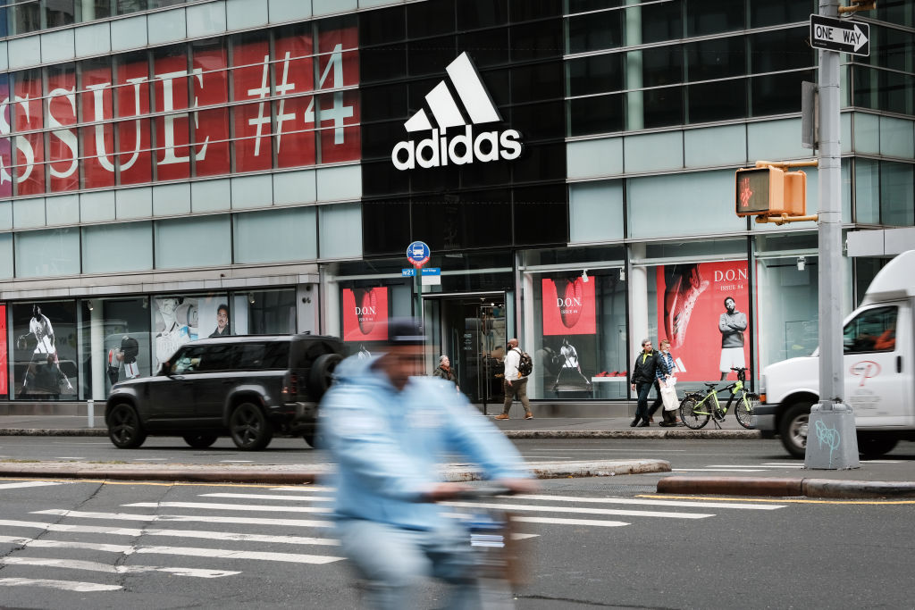 por no mencionar Colectivo Luminancia Adidas names garment worker co-CEO, cuts Canada jobs for ESG