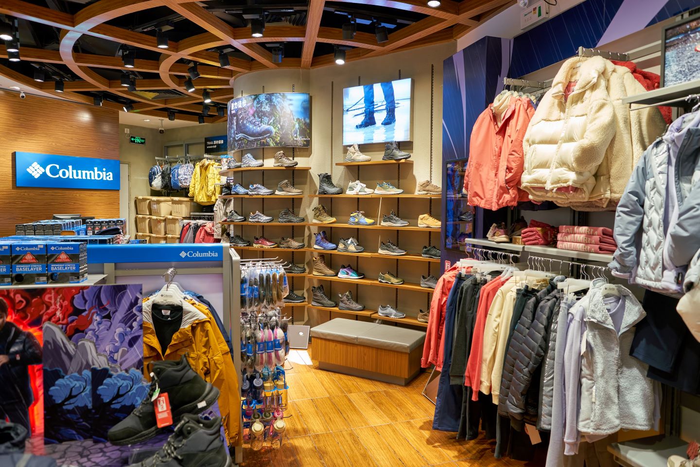 Columbia Sportswear celebrates remodeled store in Birch Run, Business